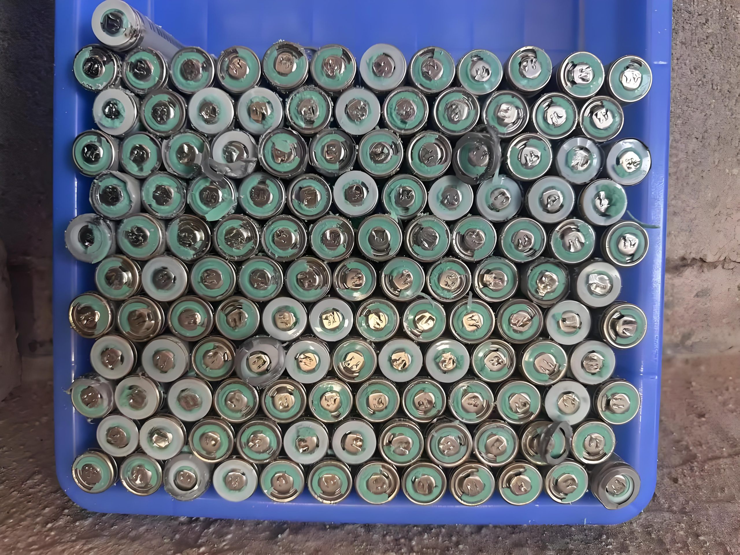 Visualization of various fault mechanisms in lithium iron phosphate battery cells under microscopic examination